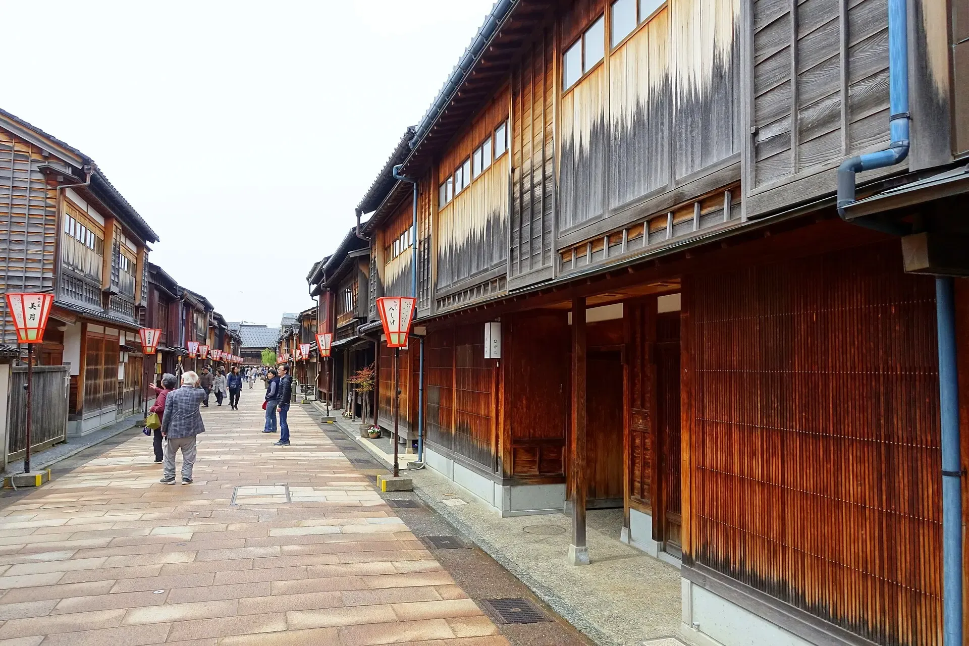 Two-storey latticed teahouse buildings lining both sides of a street in the Higashi Chaya District, Kanazawa