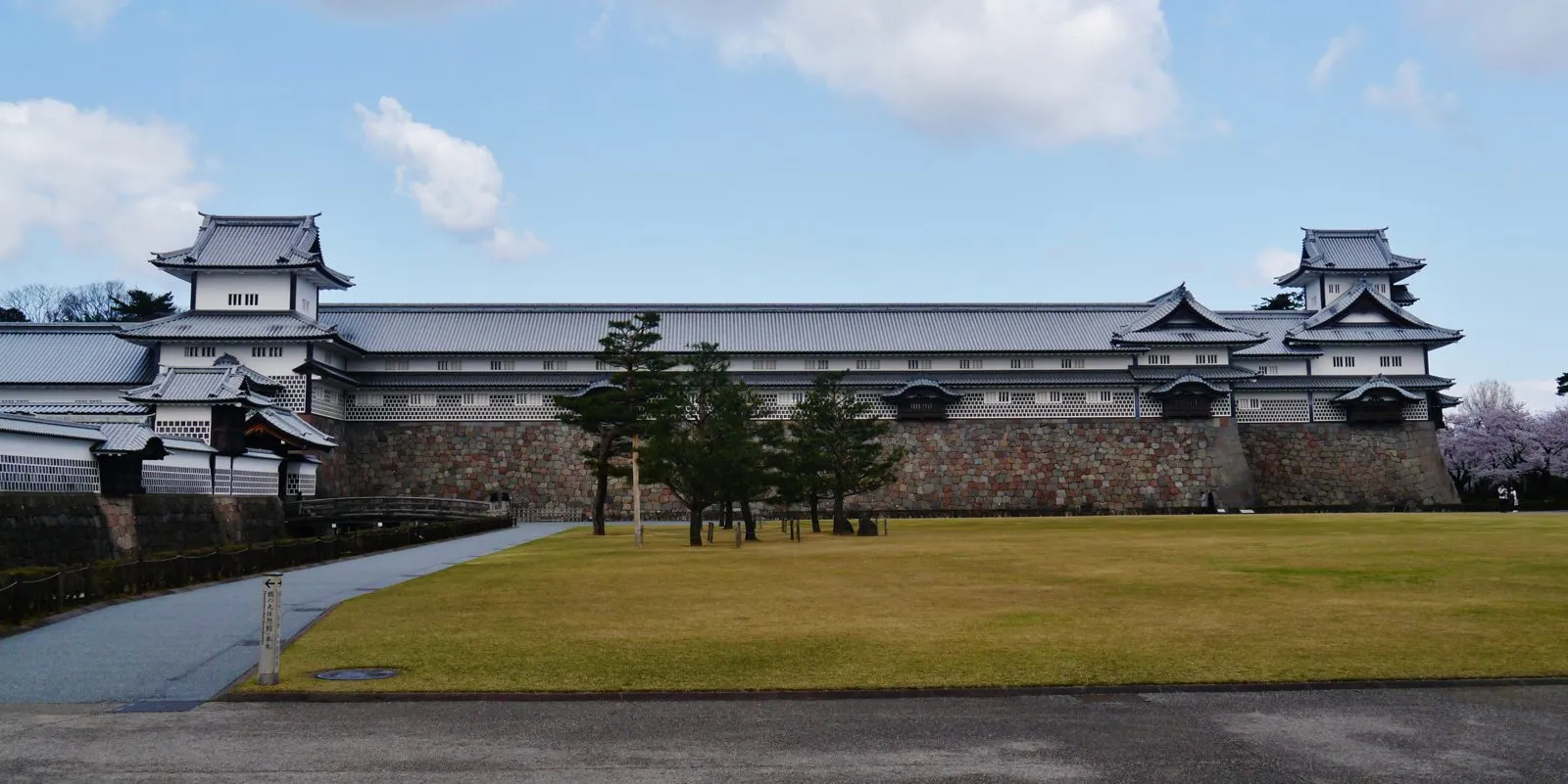 The Sannomaru plaza at Kanazawa Castle, with the white-walled Hishi-yagura and Gojikken Nagaya row along its southern edge